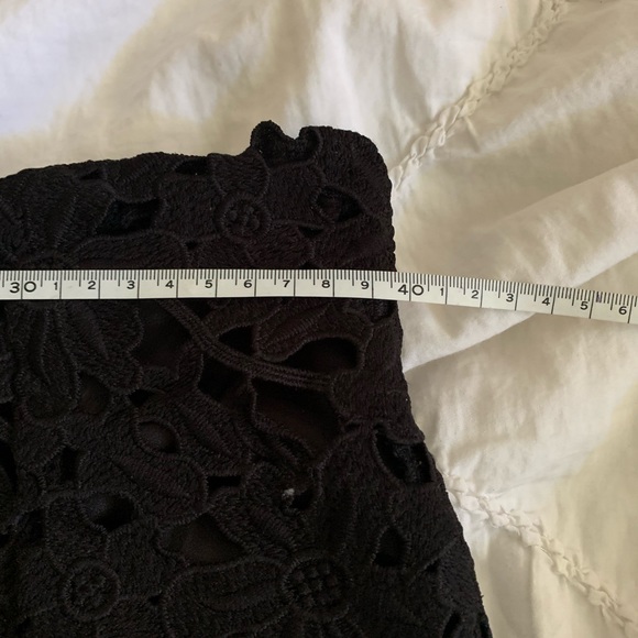 It is a nice black skirt - Picture 5 of 5